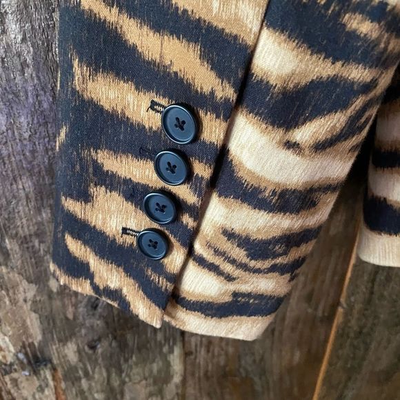 Chico’s 0=S/4 Black Leopard Print Button Front Lapel Button Cuff Career Blazer - Picture 4 of 7